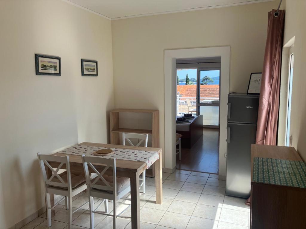 Apartmani Fani 2 Min Walking From Sea Orebić Exteriör bild
